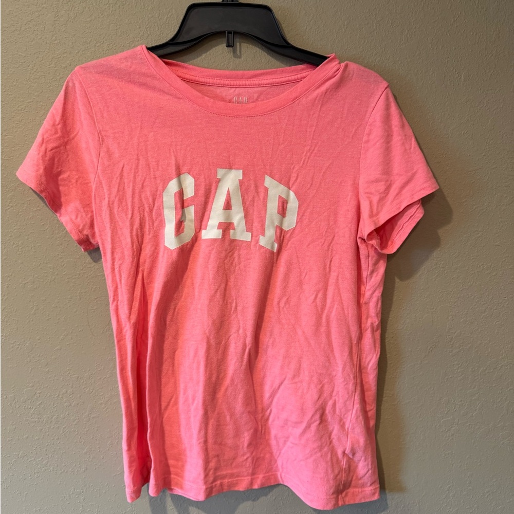 GAP Coral Tee with White Logo